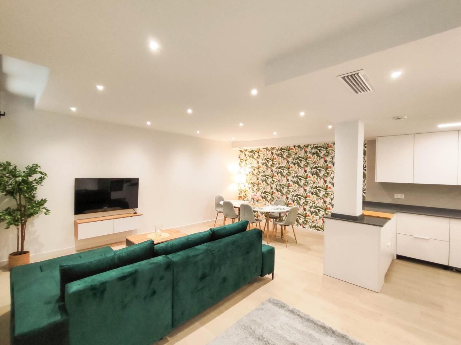 Amberes Apartment, A Stylish Villa'S Independent Downstairs Apartment With Private Swimming Pool And Terrace 폴로프 외부 사진