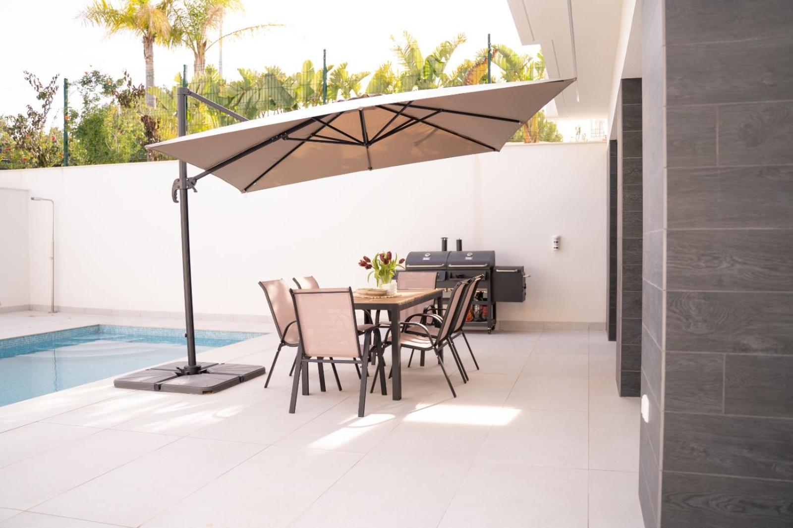Amberes Apartment, A Stylish Villa'S Independent Downstairs Apartment With Private Swimming Pool And Terrace 폴로프 외부 사진