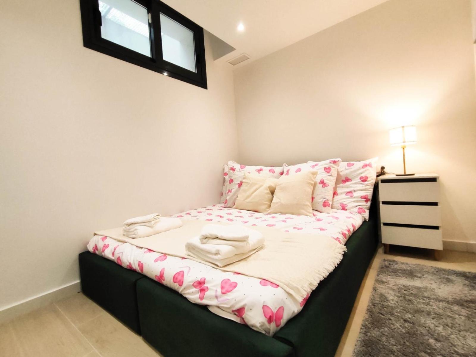 Amberes Apartment, A Stylish Villa'S Independent Downstairs Apartment With Private Swimming Pool And Terrace 폴로프 외부 사진